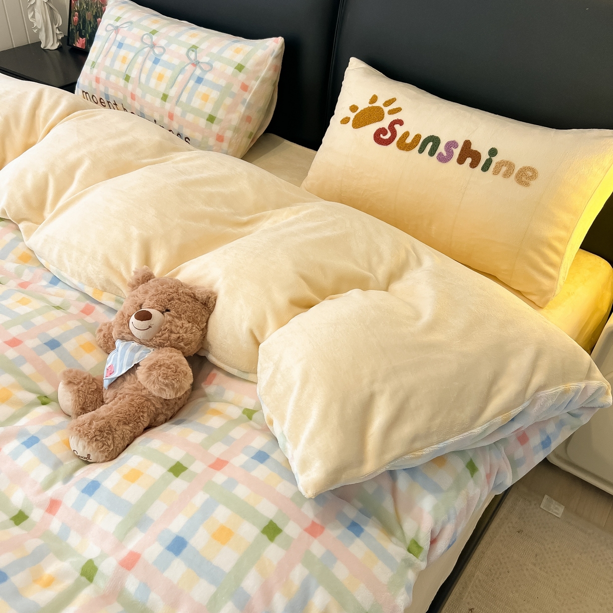 91家纺网 家纺一手货源 找家纺 子钦家纺 2025新款田园复古风加厚牛奶绒蝴蝶结款毛巾绣四件套 牛奶绒公主风-七彩格