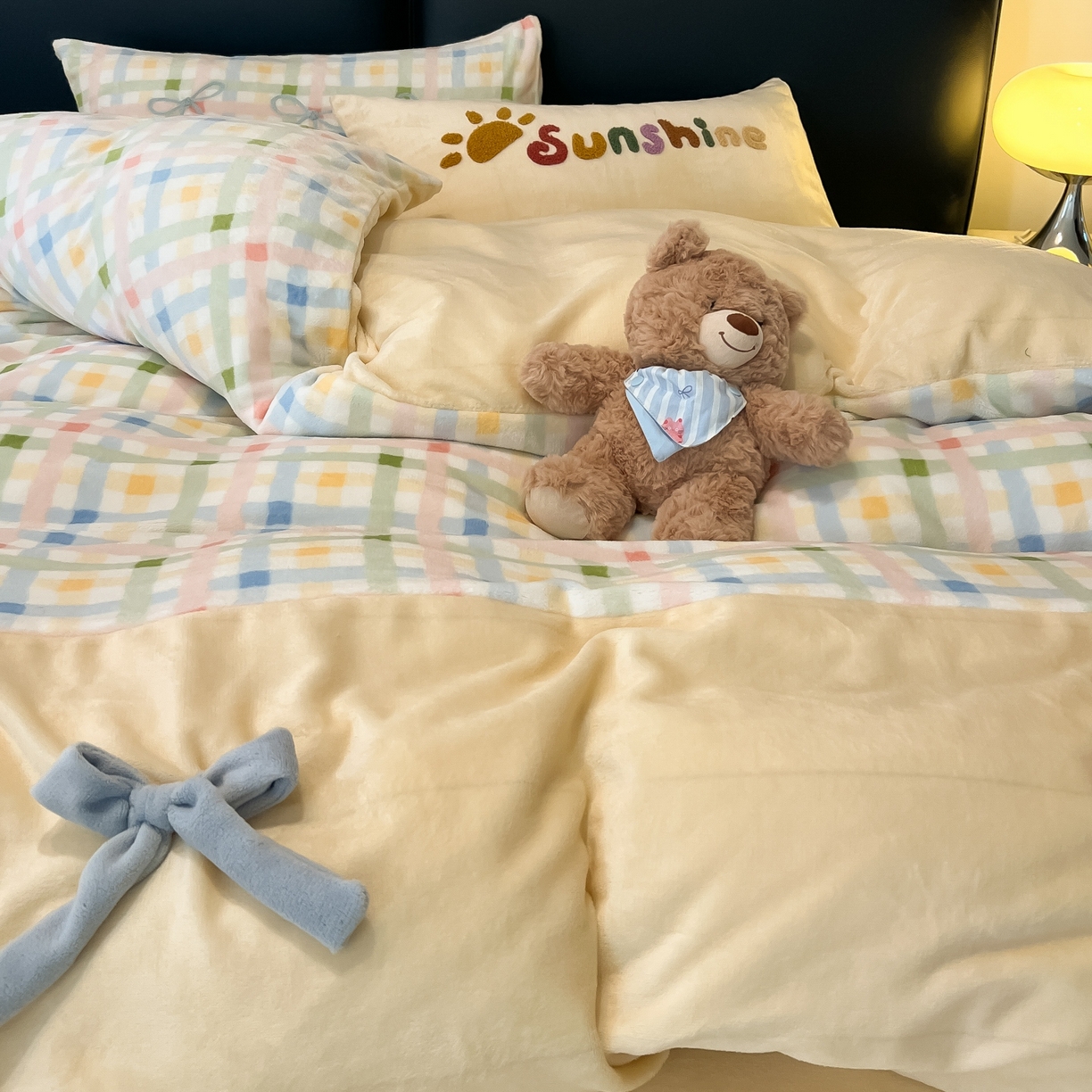 91家纺网 家纺一手货源 找家纺 子钦家纺 2025新款田园复古风加厚牛奶绒蝴蝶结款毛巾绣四件套 牛奶绒公主风-七彩格