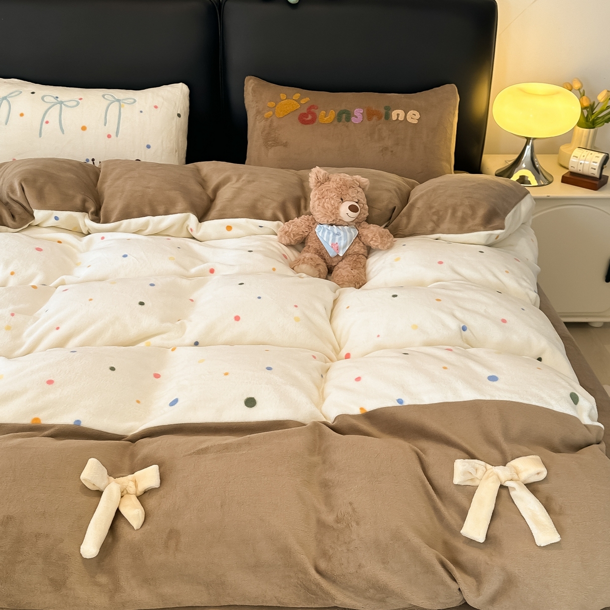 91家纺网 家纺一手货源 找家纺 子钦家纺 2025新款田园复古风加厚牛奶绒蝴蝶结款毛巾绣四件套 牛奶绒公主风-七彩波点