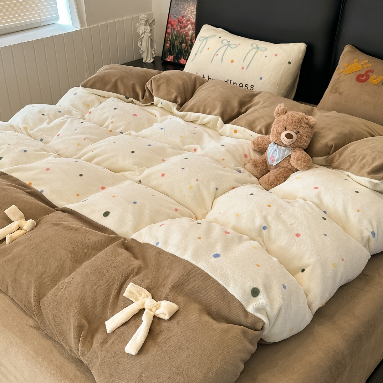 91家纺网 家纺一手货源 找家纺 子钦家纺 2025新款田园复古风加厚牛奶绒蝴蝶结款毛巾绣四件套 牛奶绒公主风-七彩波点