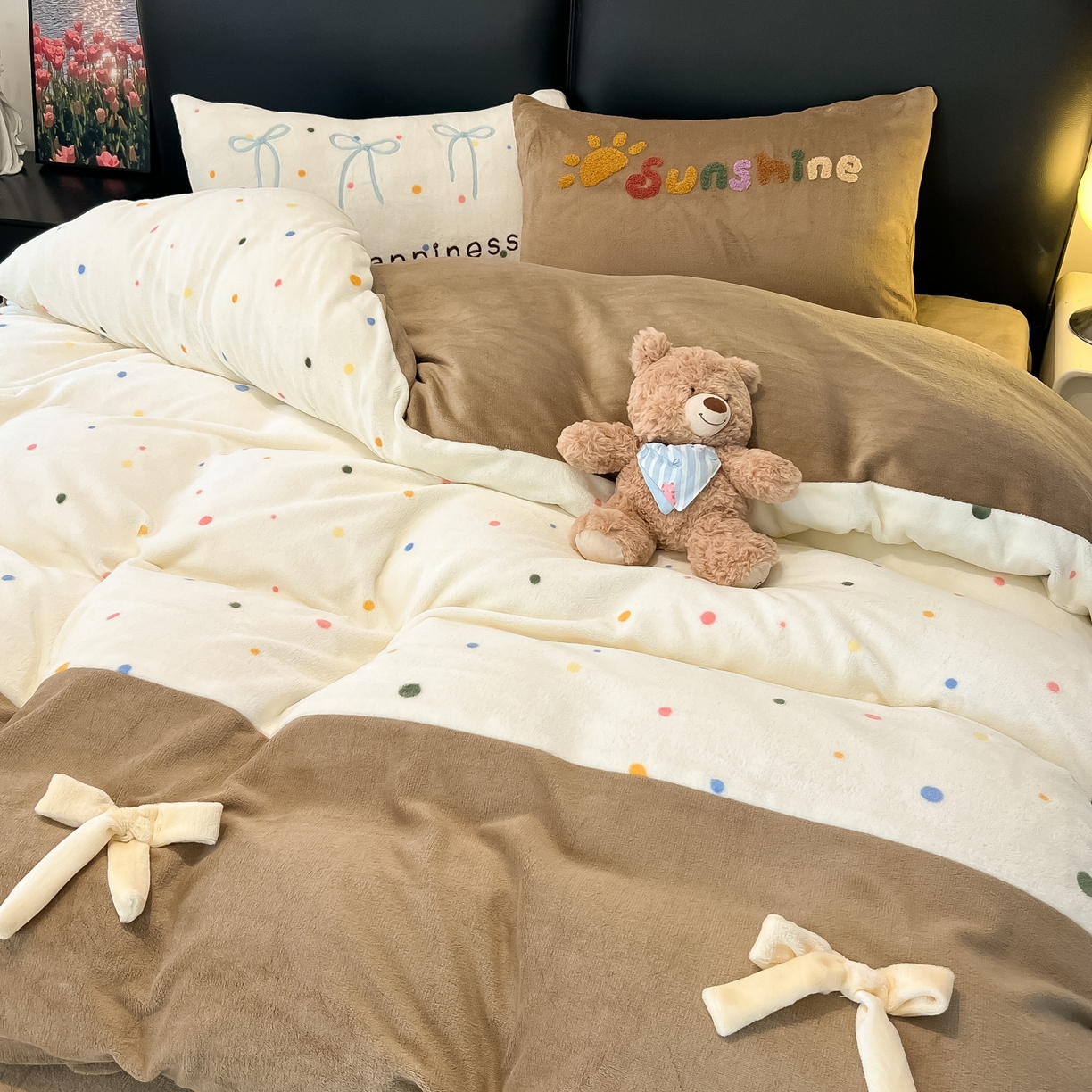 91家纺网 家纺一手货源 找家纺 子钦家纺 2025新款田园复古风加厚牛奶绒蝴蝶结款毛巾绣四件套 牛奶绒公主风-七彩波点