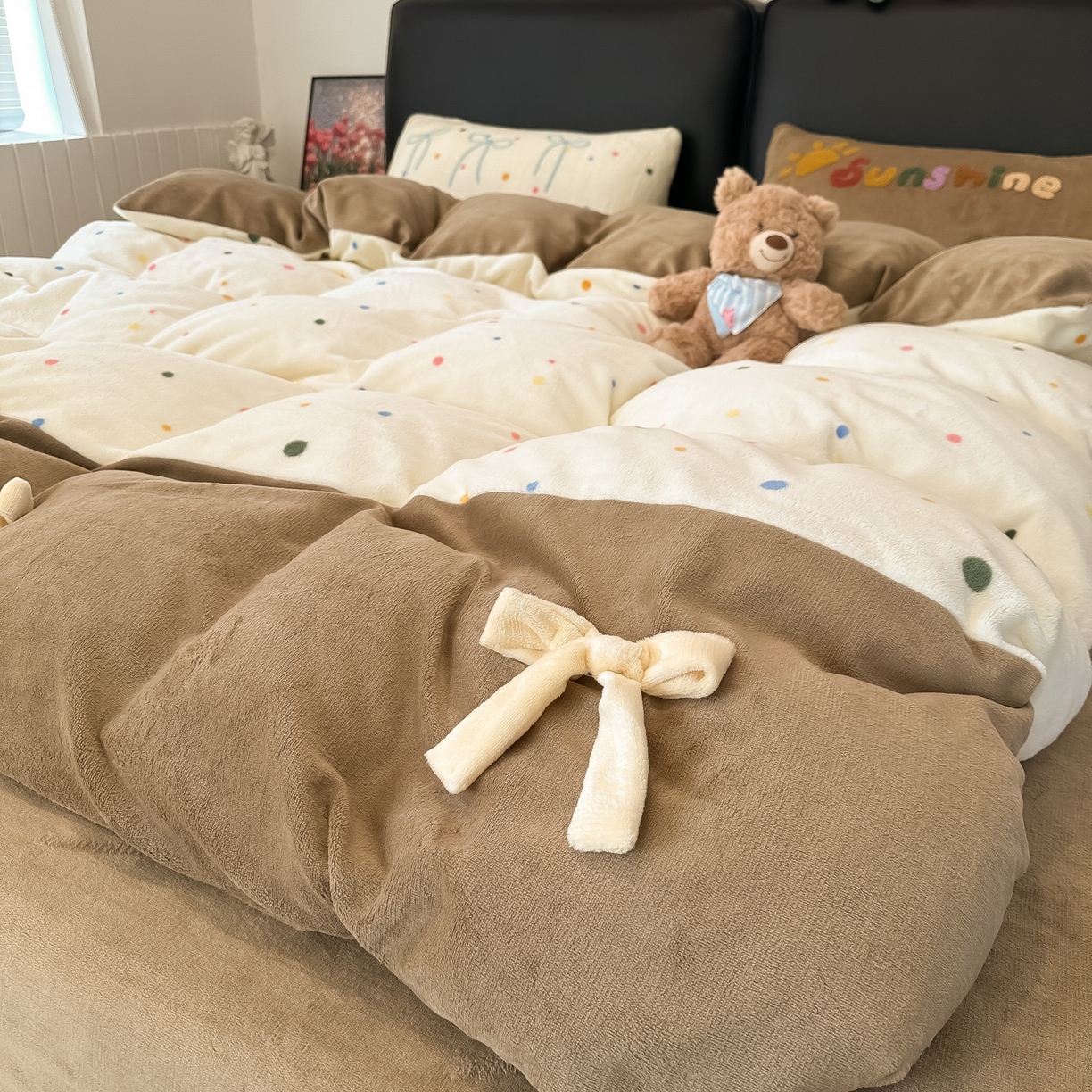 91家纺网 家纺一手货源 找家纺 子钦家纺 2025新款田园复古风加厚牛奶绒蝴蝶结款毛巾绣四件套 牛奶绒公主风-七彩波点