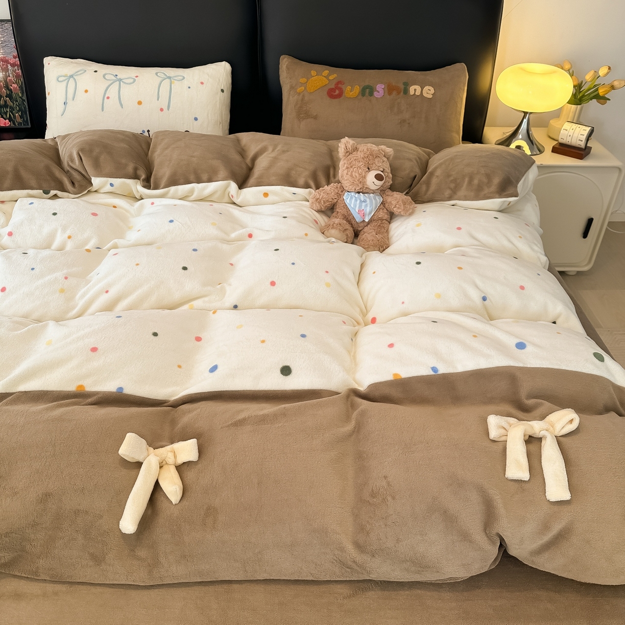 91家纺网 家纺一手货源 找家纺 子钦家纺 2025新款田园复古风加厚牛奶绒蝴蝶结款毛巾绣四件套 牛奶绒公主风-七彩波点