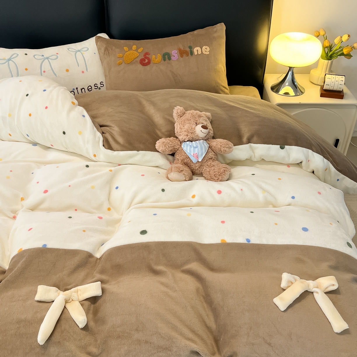 91家纺网 家纺一手货源 找家纺 子钦家纺 2025新款田园复古风加厚牛奶绒蝴蝶结款毛巾绣四件套 牛奶绒公主风-七彩波点