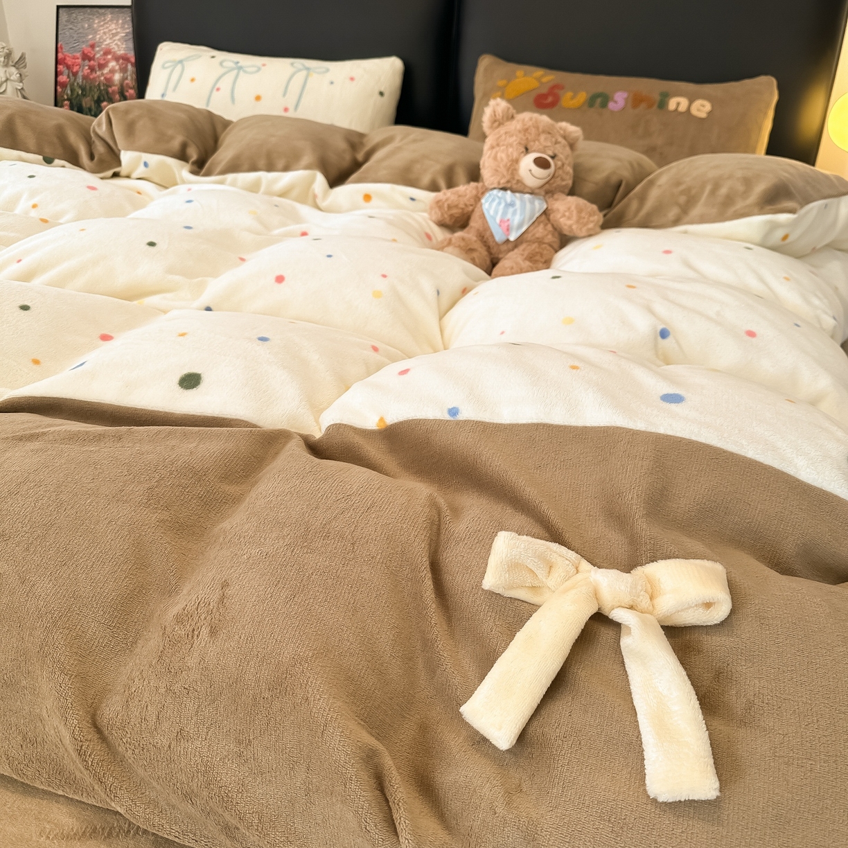 91家纺网 家纺一手货源 找家纺 子钦家纺 2025新款田园复古风加厚牛奶绒蝴蝶结款毛巾绣四件套 牛奶绒公主风-七彩波点