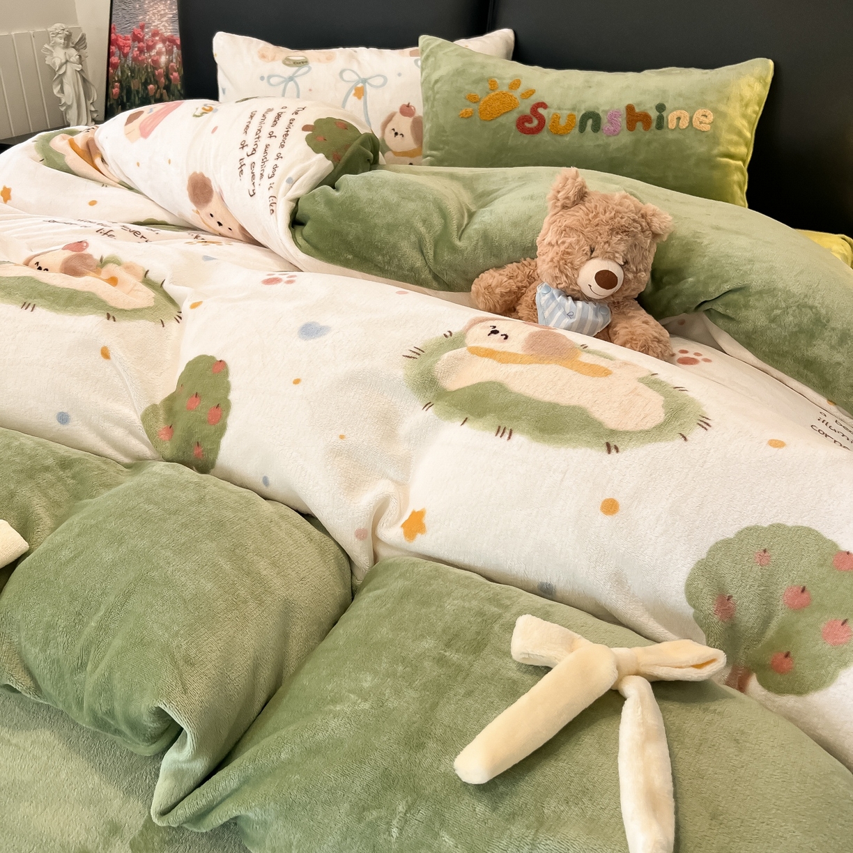 91家纺网 家纺一手货源 找家纺 子钦家纺 2025新款田园复古风加厚牛奶绒蝴蝶结款毛巾绣四件套 牛奶绒公主风-趴趴狗