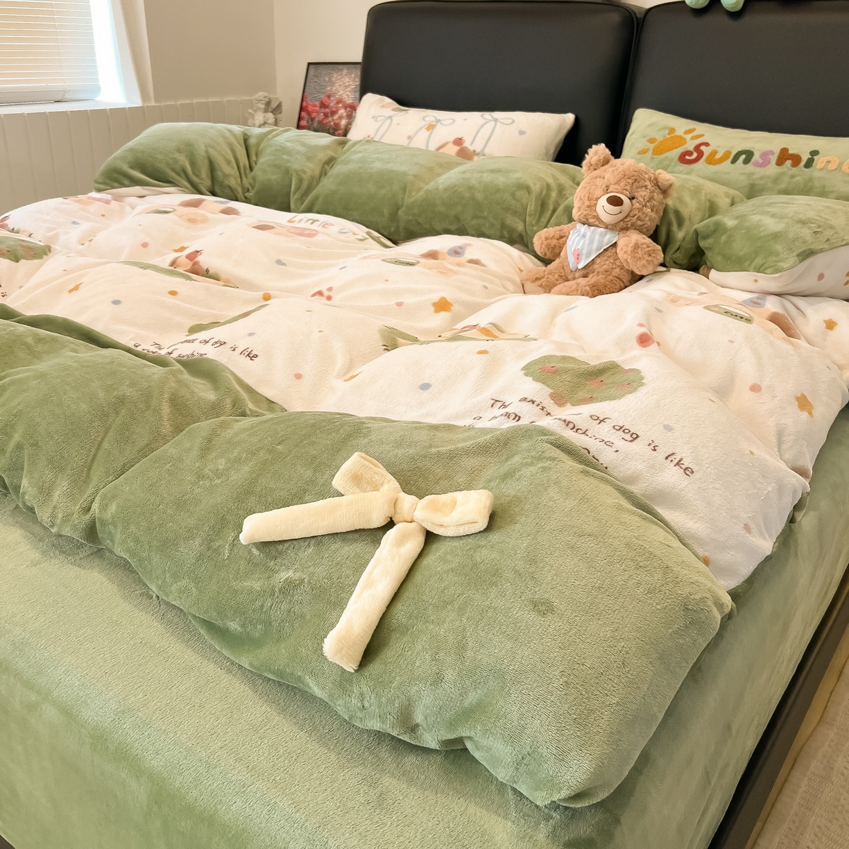 91家纺网 家纺一手货源 找家纺 子钦家纺 2025新款田园复古风加厚牛奶绒蝴蝶结款毛巾绣四件套 牛奶绒公主风-趴趴狗