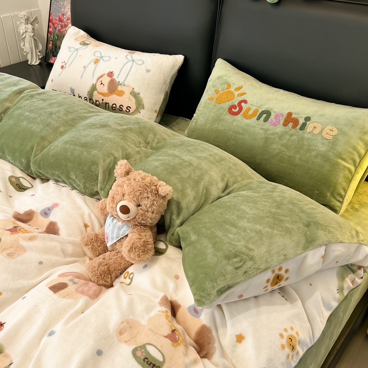 91家纺网 家纺一手货源 找家纺 子钦家纺 2025新款田园复古风加厚牛奶绒蝴蝶结款毛巾绣四件套 牛奶绒公主风-趴趴狗