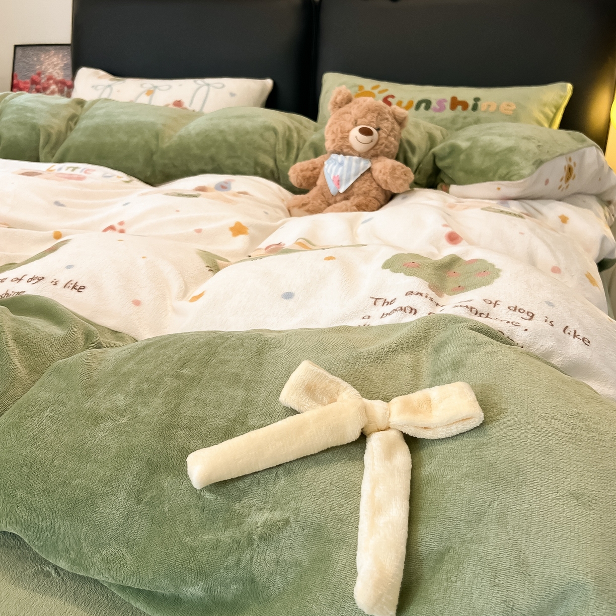 91家纺网 家纺一手货源 找家纺 子钦家纺 2025新款田园复古风加厚牛奶绒蝴蝶结款毛巾绣四件套 牛奶绒公主风-趴趴狗