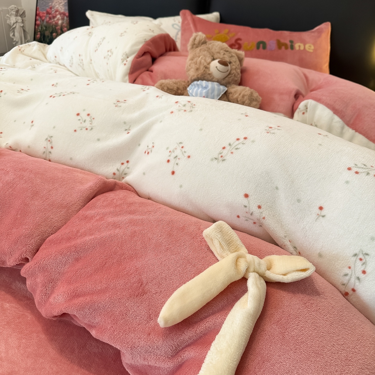 91家纺网 家纺一手货源 找家纺 子钦家纺 2025新款田园复古风加厚牛奶绒蝴蝶结款毛巾绣四件套 牛奶绒公主风-小花园