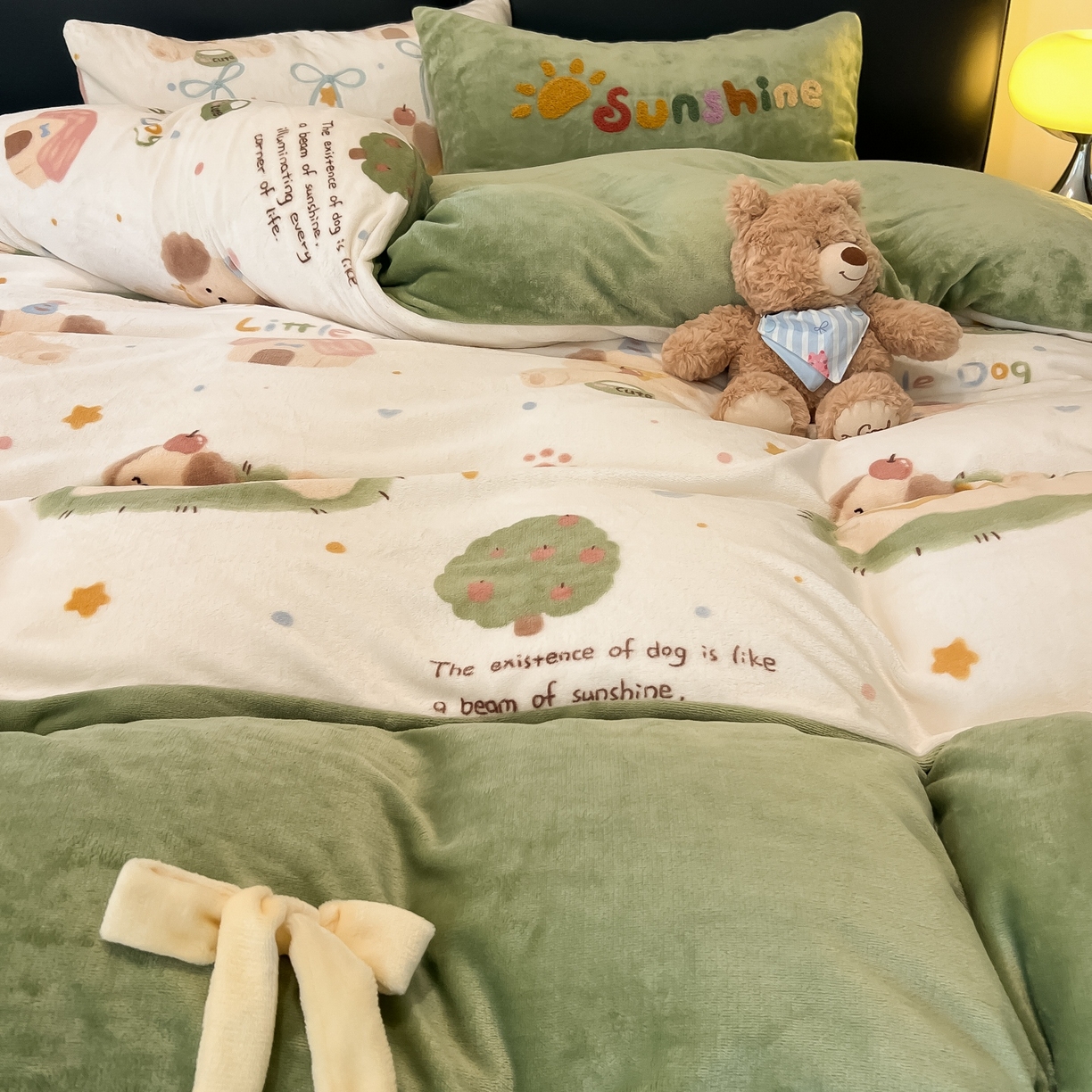 91家纺网 家纺一手货源 找家纺 子钦家纺 2025新款田园复古风加厚牛奶绒蝴蝶结款毛巾绣四件套 牛奶绒公主风-趴趴狗