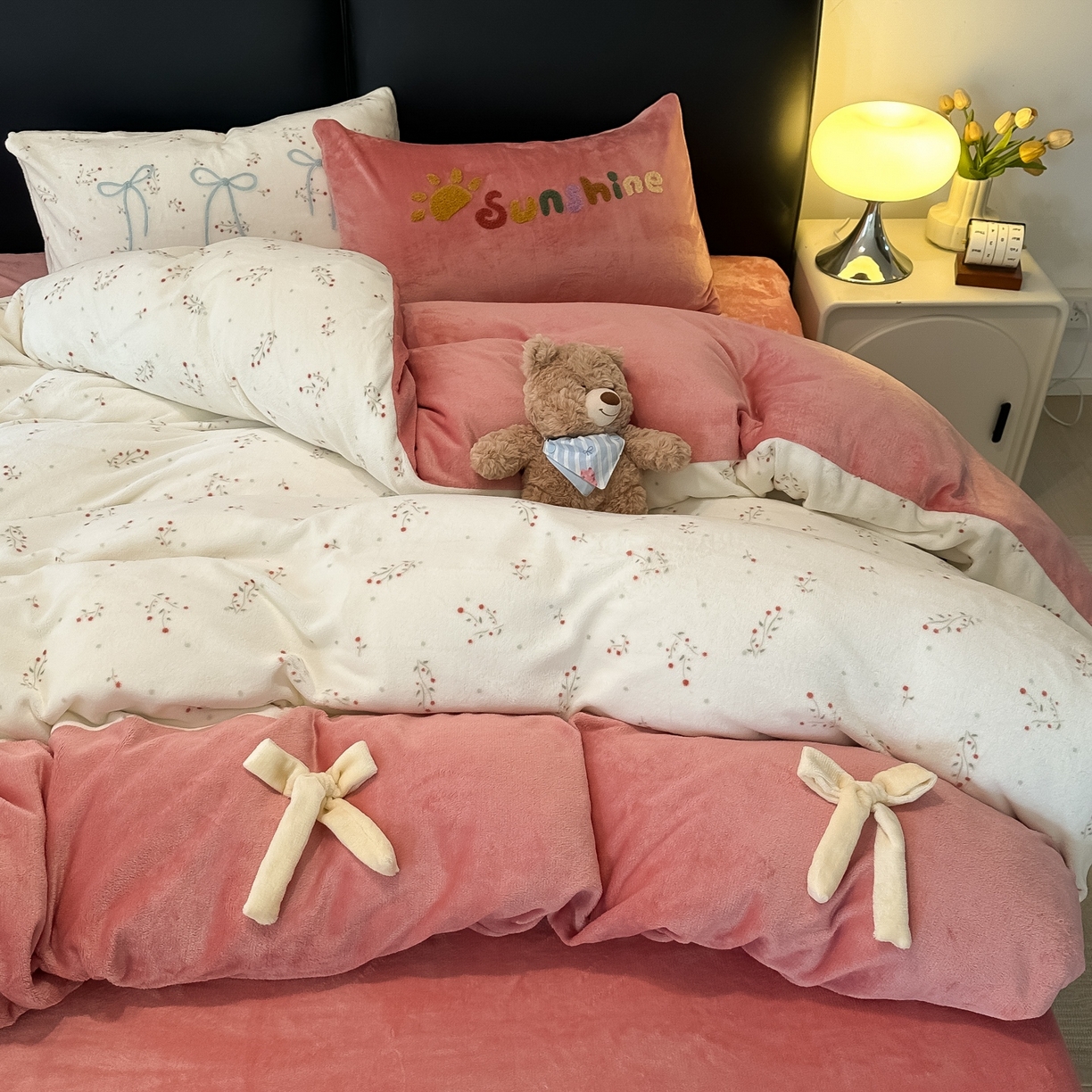 91家纺网 家纺一手货源 找家纺 子钦家纺 2025新款田园复古风加厚牛奶绒蝴蝶结款毛巾绣四件套 牛奶绒公主风-小花园