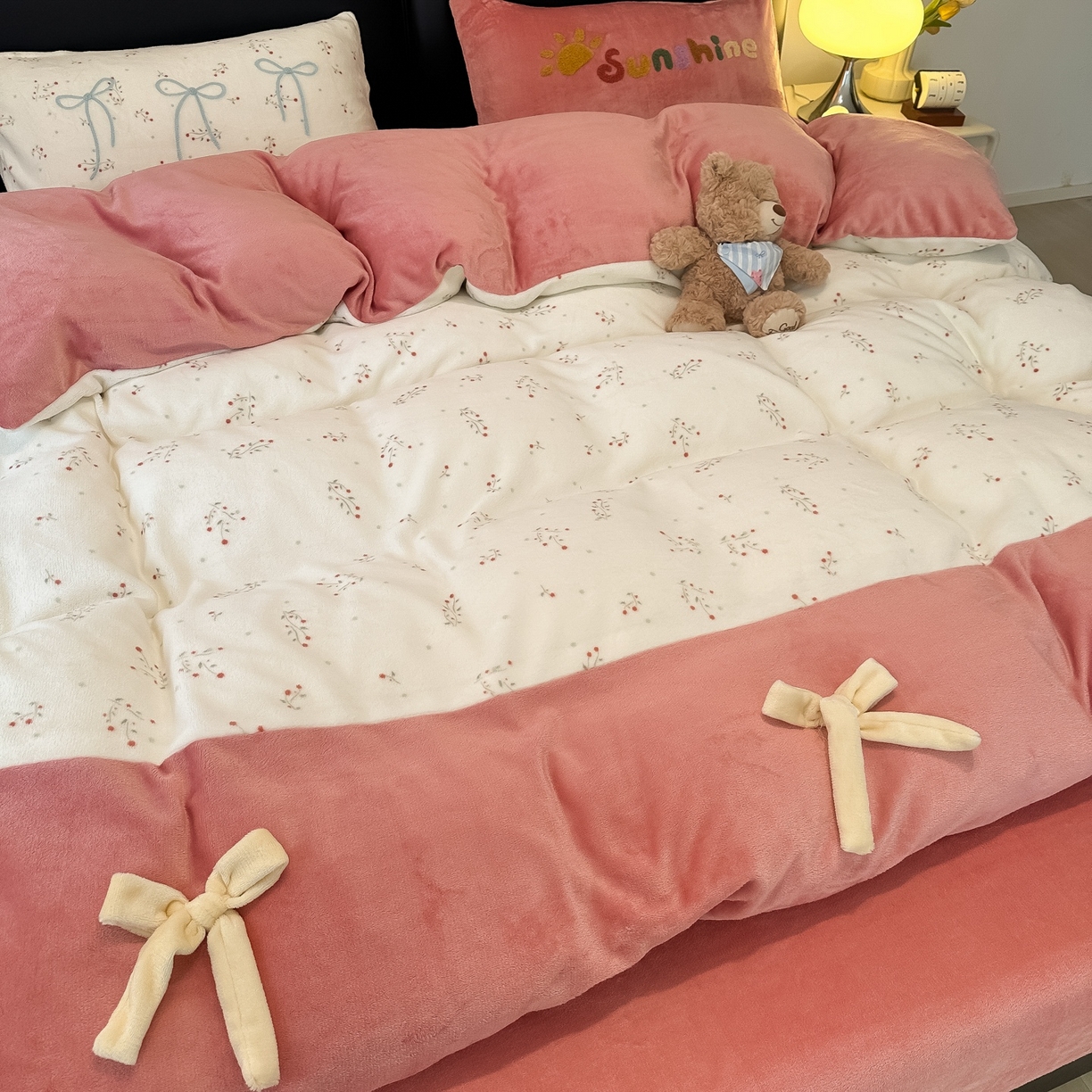 91家纺网 家纺一手货源 找家纺 子钦家纺 2025新款田园复古风加厚牛奶绒蝴蝶结款毛巾绣四件套 牛奶绒公主风-小花园