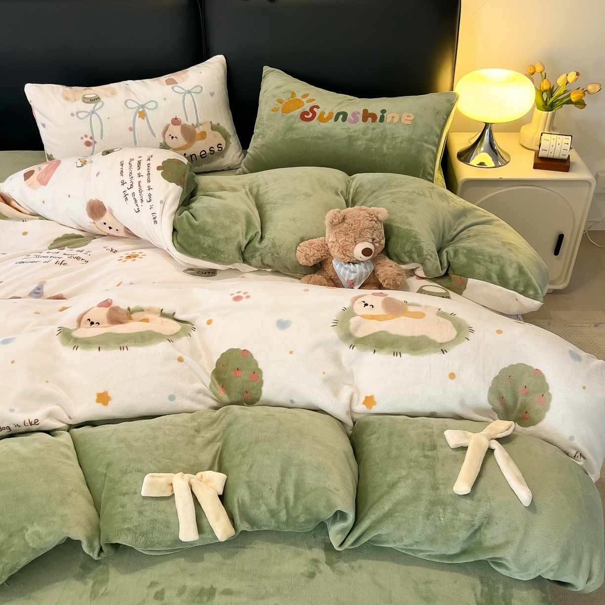 91家纺网 家纺一手货源 找家纺 子钦家纺 2025新款田园复古风加厚牛奶绒蝴蝶结款毛巾绣四件套 牛奶绒公主风-趴趴狗