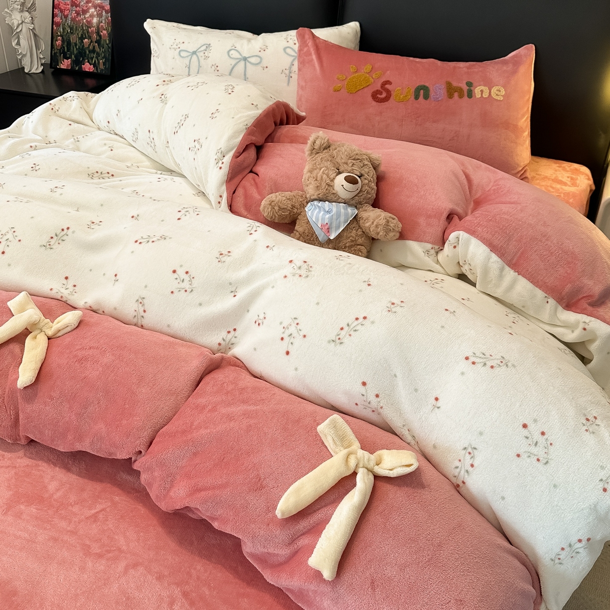 91家纺网 家纺一手货源 找家纺 子钦家纺 2025新款田园复古风加厚牛奶绒蝴蝶结款毛巾绣四件套 牛奶绒公主风-小花园