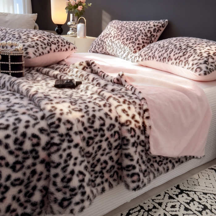 91家纺网 家纺一手货源 找家纺 （总）九花鹿 2025新款丹麦皮草绒水貂绒盖毯毛毯毯子-豹纹