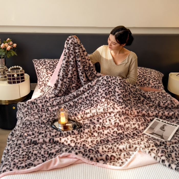 91家纺网 家纺一手货源 找家纺 （总）九花鹿 2025新款丹麦皮草绒水貂绒盖毯毛毯毯子-豹纹