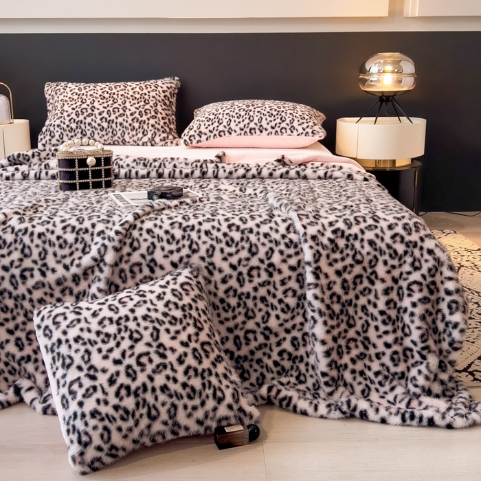 91家纺网 家纺一手货源 找家纺 （总）九花鹿 2025新款丹麦皮草绒水貂绒盖毯毛毯毯子-豹纹