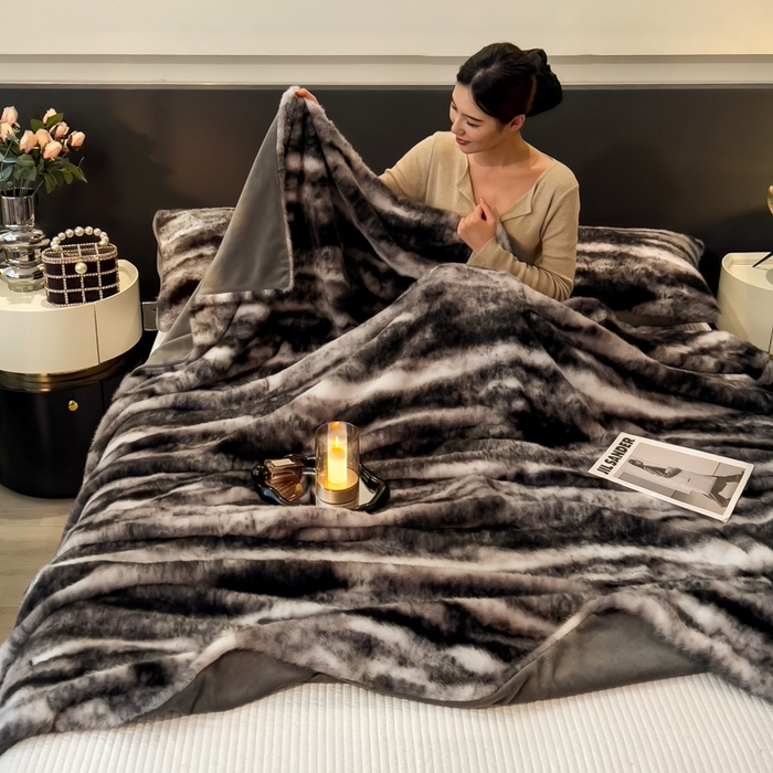 91家纺网 家纺一手货源 找家纺 九花鹿 2025新款丹麦皮草绒水貂绒盖毯毛毯毯子 玛丽娜-气质灰