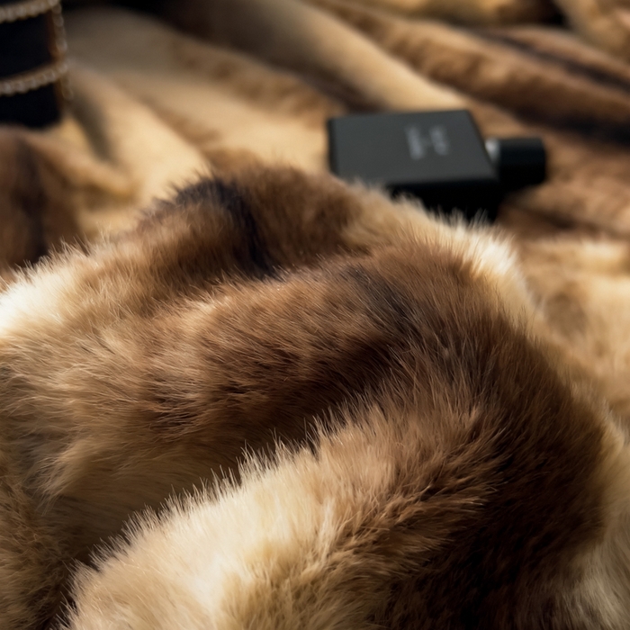 91家纺网 家纺一手货源 找家纺 九花鹿 2025新款丹麦皮草绒水貂绒盖毯毛毯毯子 佩兹利