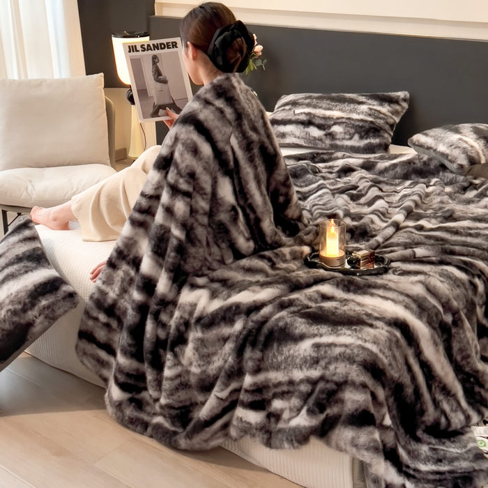 91家纺网 家纺一手货源 找家纺 九花鹿 2025新款丹麦皮草绒水貂绒盖毯毛毯毯子 玛丽娜-气质灰