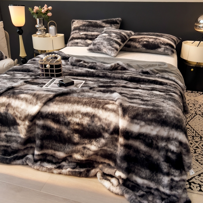 91家纺网 家纺一手货源 找家纺 九花鹿 2025新款丹麦皮草绒水貂绒盖毯毛毯毯子 玛丽娜-气质灰