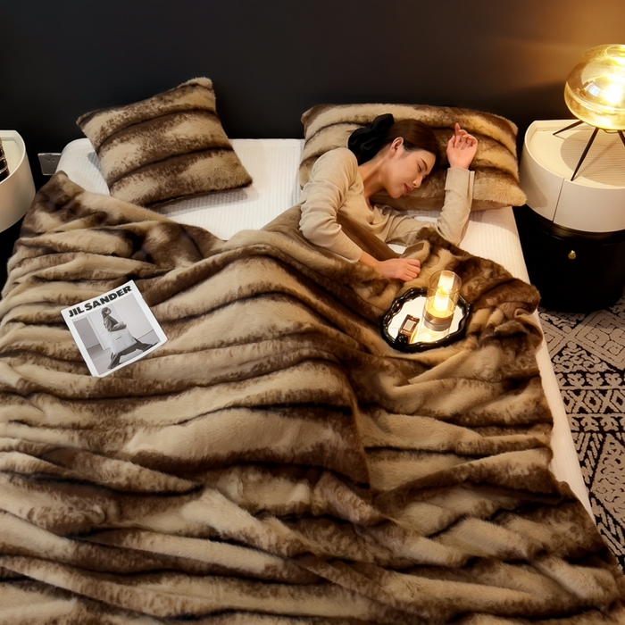 91家纺网 家纺一手货源 找家纺 九花鹿 2025新款丹麦皮草绒水貂绒盖毯毛毯毯子 佩兹利