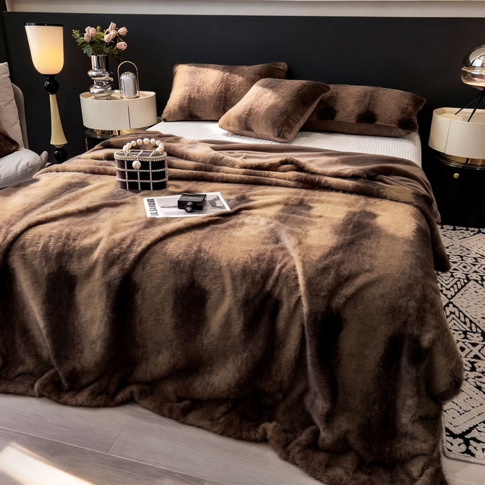 91家纺网 家纺一手货源 找家纺 九花鹿 2025新款丹麦皮草绒水貂绒盖毯毛毯毯子 巴洛克