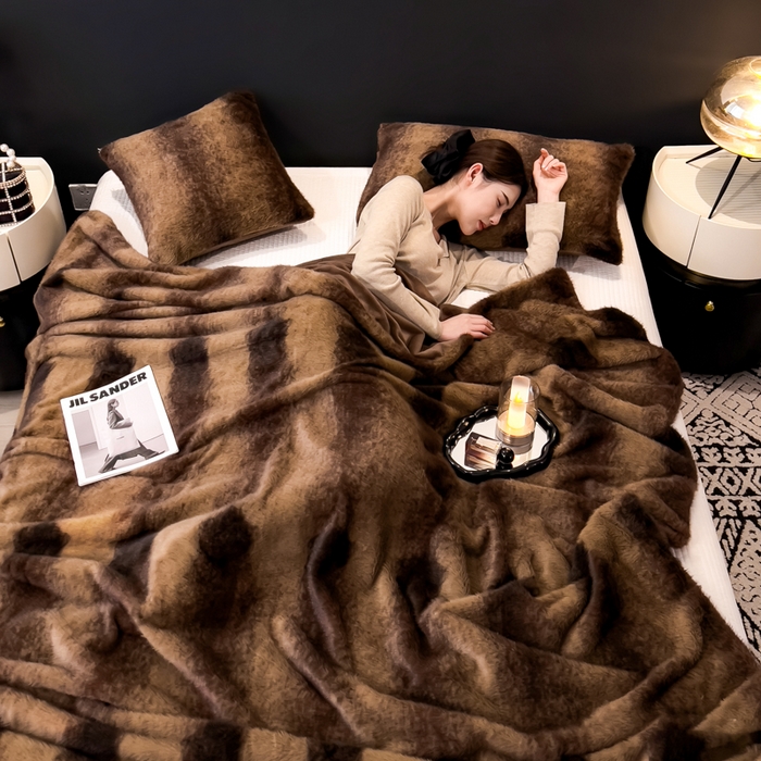 91家纺网 家纺一手货源 找家纺 九花鹿 2025新款丹麦皮草绒水貂绒盖毯毛毯毯子 巴洛克