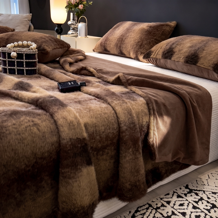 91家纺网 家纺一手货源 找家纺 九花鹿 2025新款丹麦皮草绒水貂绒盖毯毛毯毯子 巴洛克