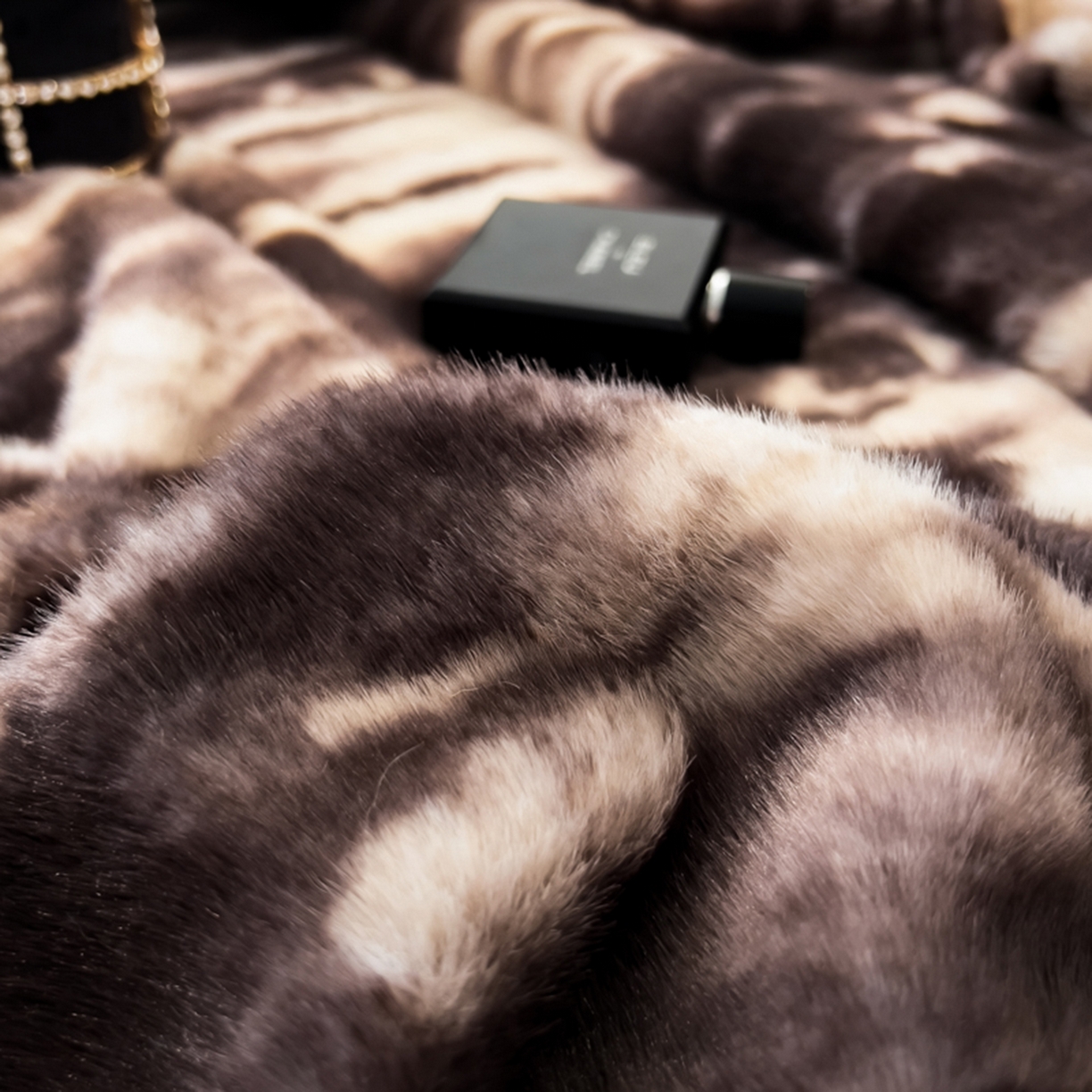 91家纺网 家纺一手货源 找家纺 九花鹿 2025新款丹麦皮草绒水貂绒盖毯毛毯毯子 艾莉