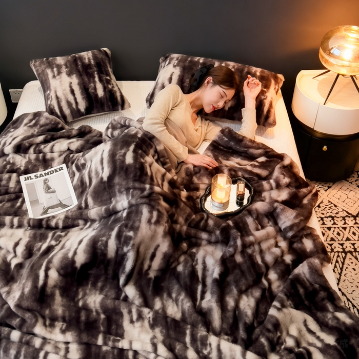 91家纺网 家纺一手货源 找家纺 九花鹿 2025新款丹麦皮草绒水貂绒盖毯毛毯毯子 艾莉