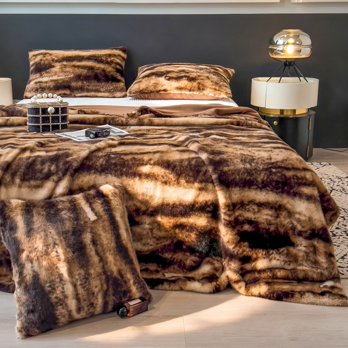 91家纺网 家纺一手货源 找家纺 九花鹿 2025新款丹麦皮草绒水貂绒盖毯毛毯毯子 玛丽娜-拿铁棕