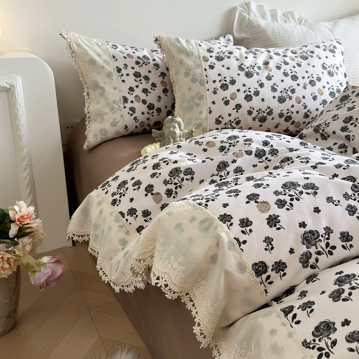 91家纺网 家纺一手货源 找家纺 怡家居 2025新款全棉纯棉磨毛数码印花韩系花边四件套 语棠