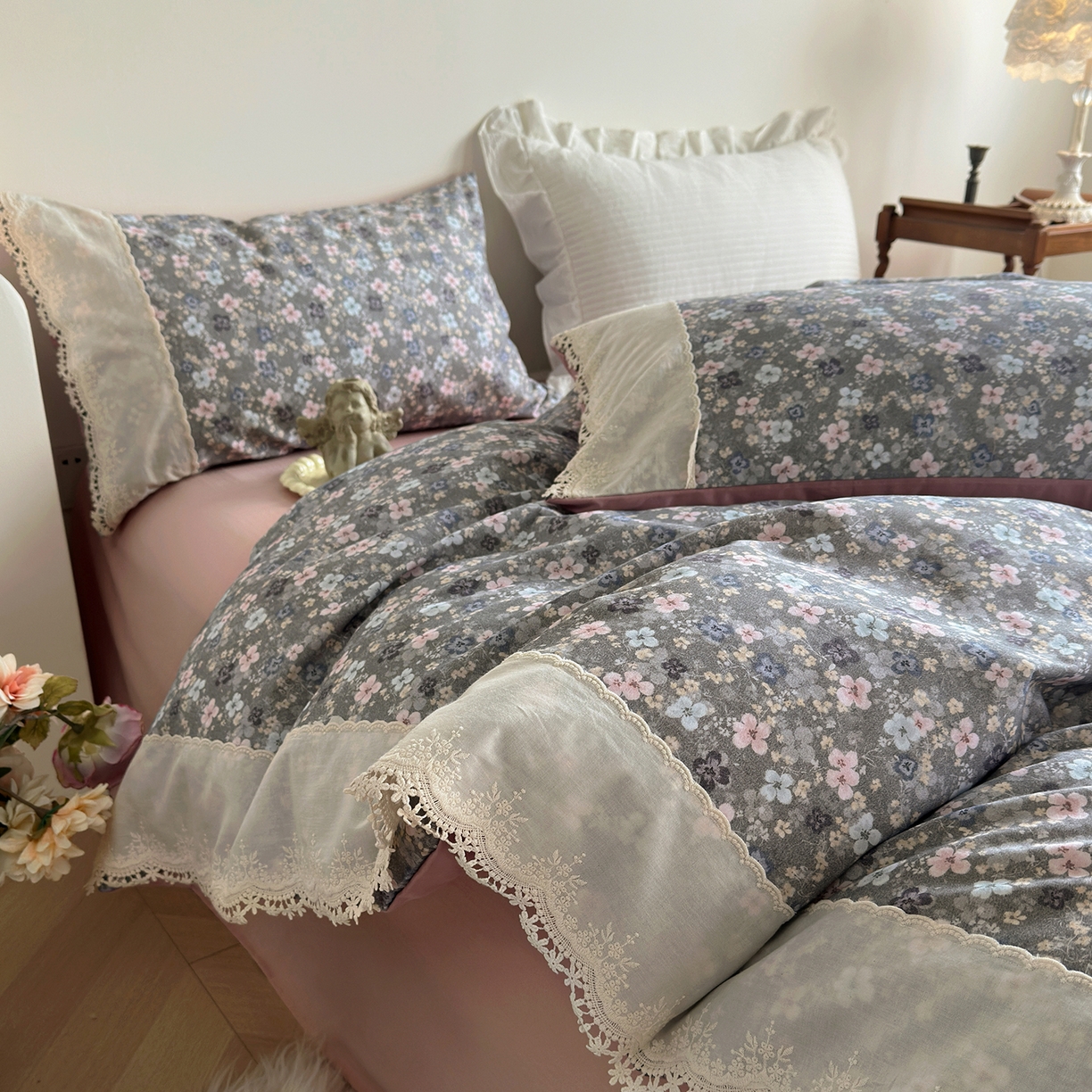 91家纺网 家纺一手货源 找家纺 怡家居 2025新款全棉纯棉磨毛数码印花韩系花边四件套 玛丽亚