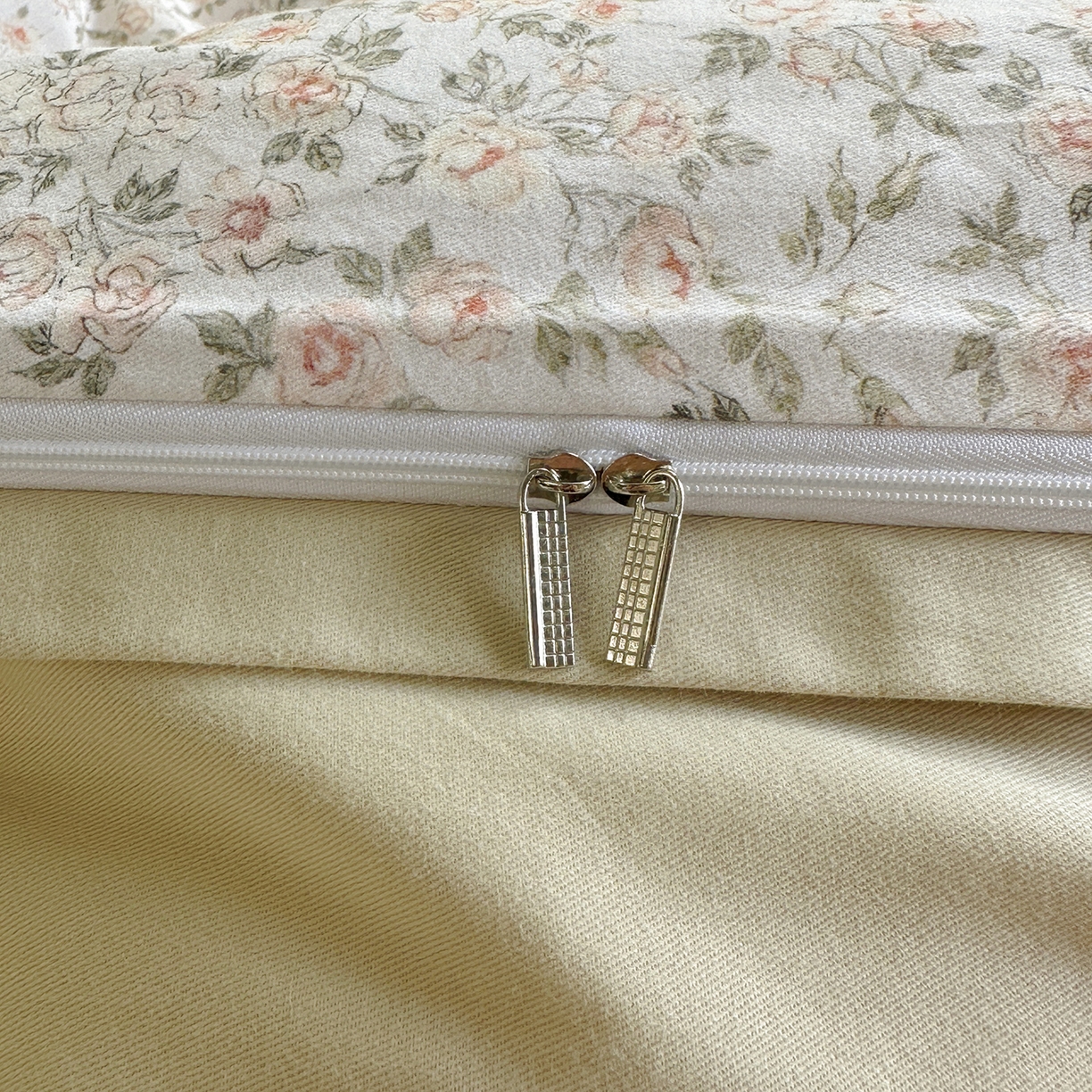 91家纺网 家纺一手货源 找家纺 怡家居 2025新款全棉纯棉磨毛数码印花韩系花边四件套 初暖