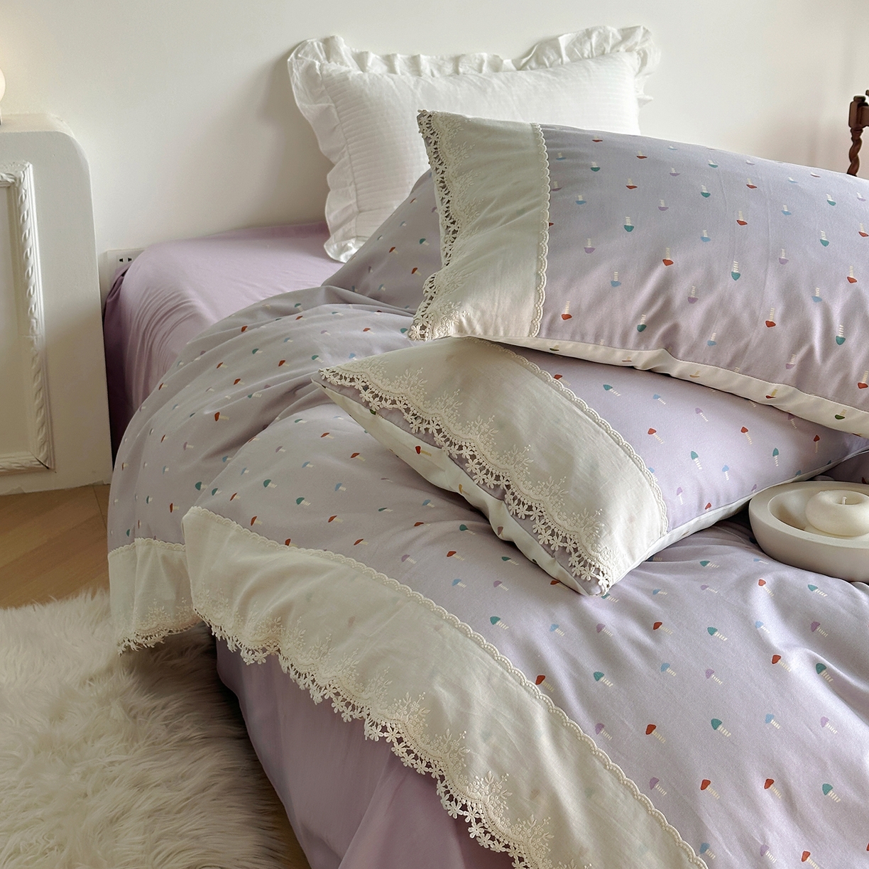 91家纺网 家纺一手货源 找家纺 怡家居 2025新款全棉纯棉磨毛数码印花韩系花边四件套 紫蘑菇