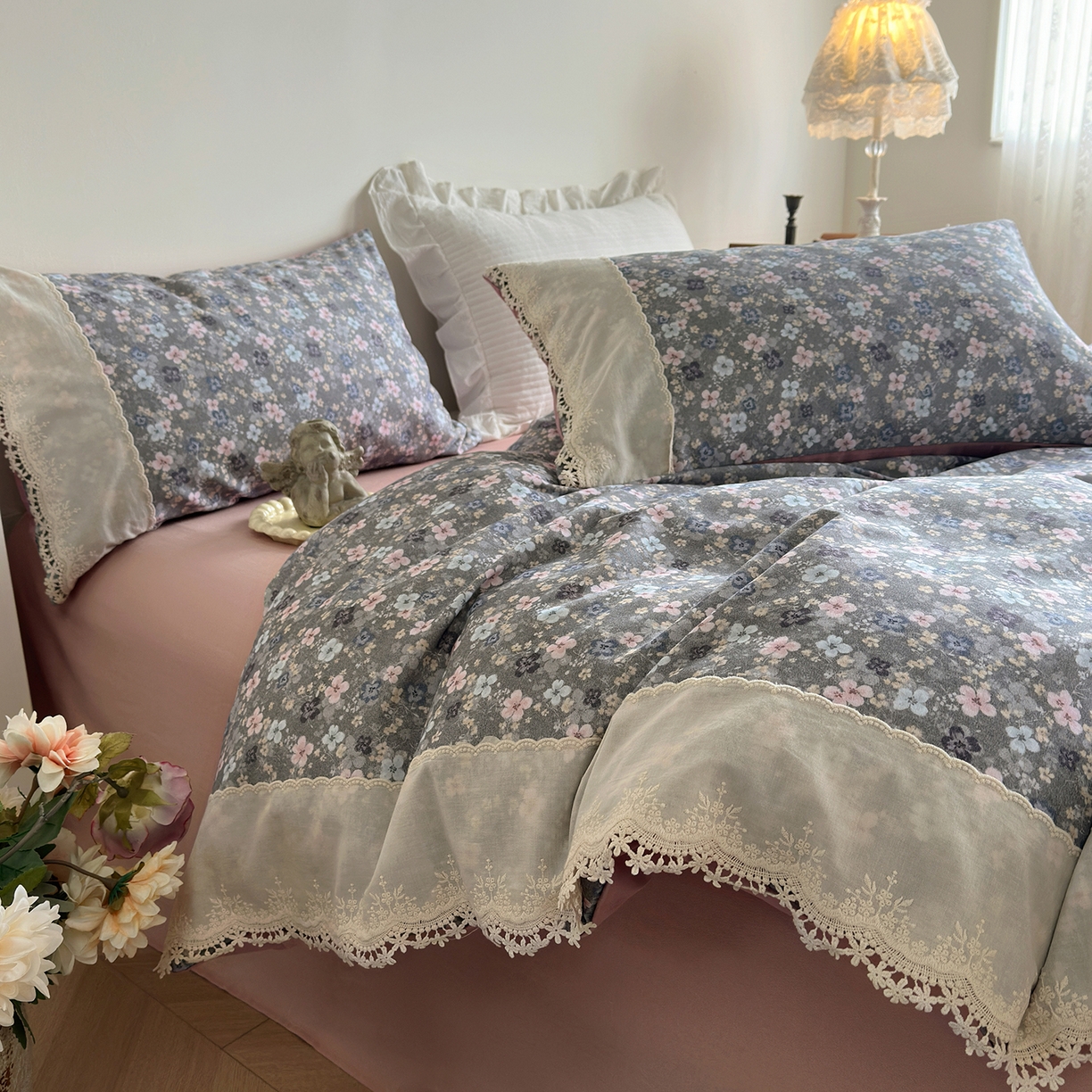 91家纺网 家纺一手货源 找家纺 怡家居 2025新款全棉纯棉磨毛数码印花韩系花边四件套 玛丽亚