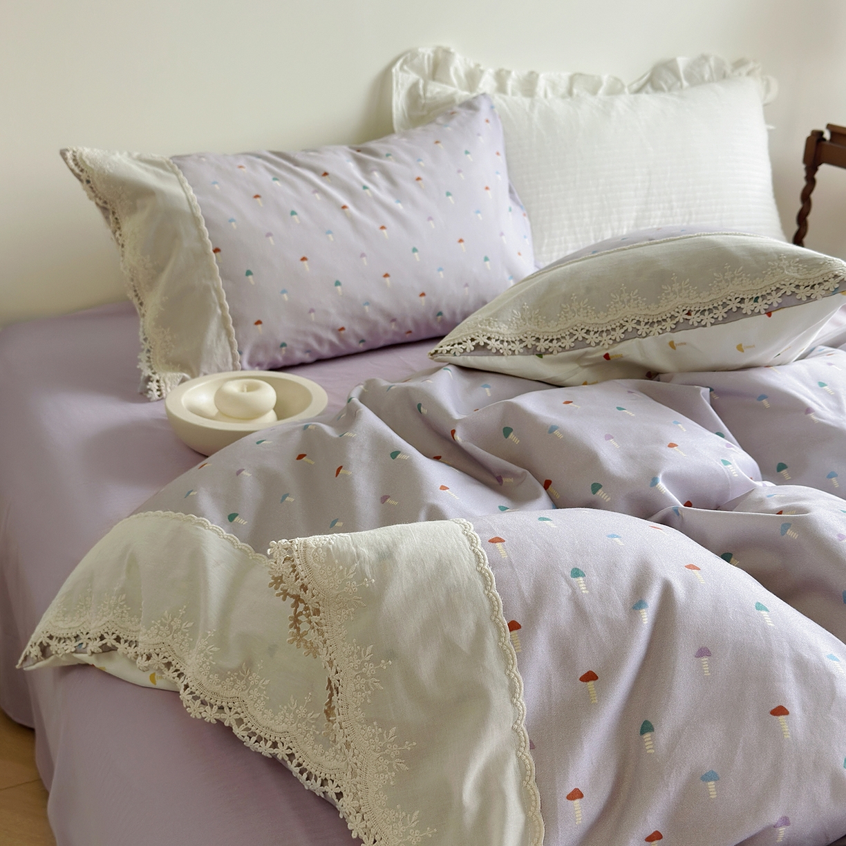 91家纺网 家纺一手货源 找家纺 怡家居 2025新款全棉纯棉磨毛数码印花韩系花边四件套 紫蘑菇