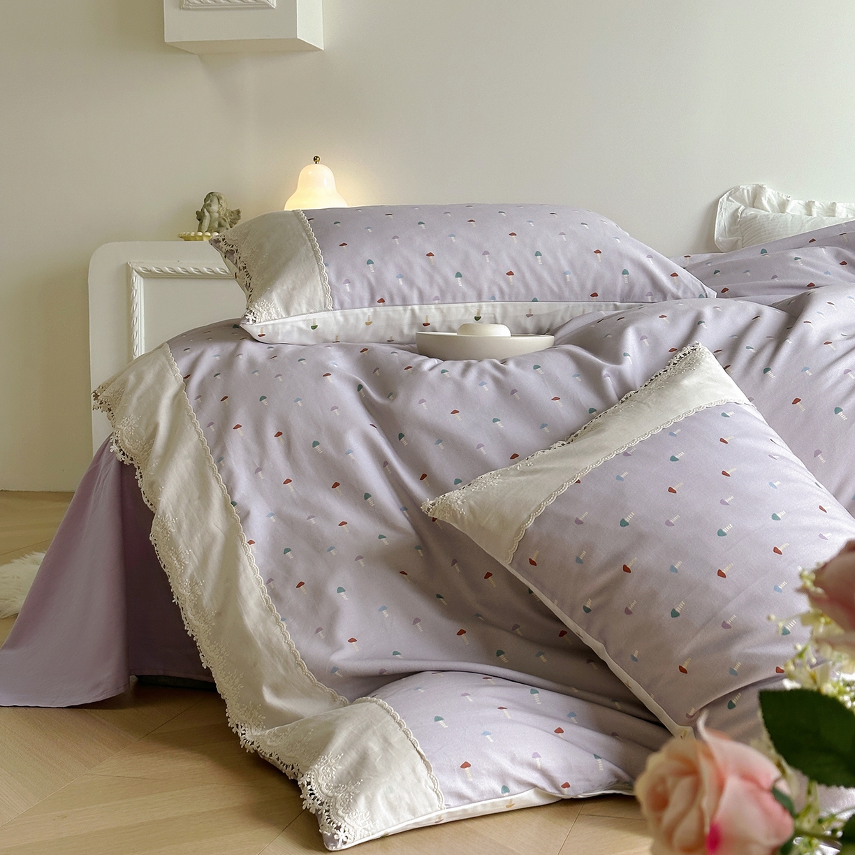 91家纺网 家纺一手货源 找家纺 怡家居 2025新款全棉纯棉磨毛数码印花韩系花边四件套 紫蘑菇