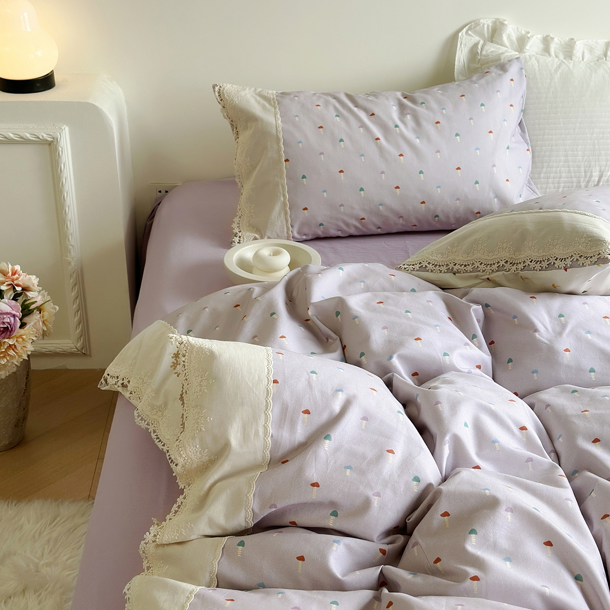 91家纺网 家纺一手货源 找家纺 怡家居 2025新款全棉纯棉磨毛数码印花韩系花边四件套 紫蘑菇