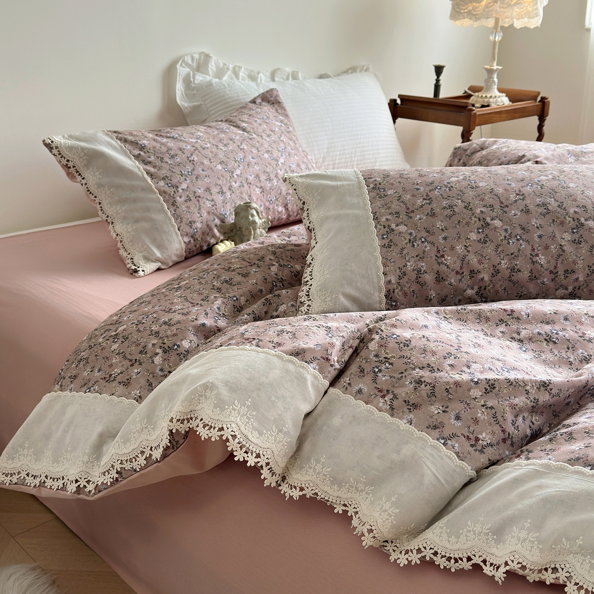 91家纺网 家纺一手货源 找家纺 怡家居 2025新款全棉纯棉磨毛数码印花韩系花边四件套 茵然