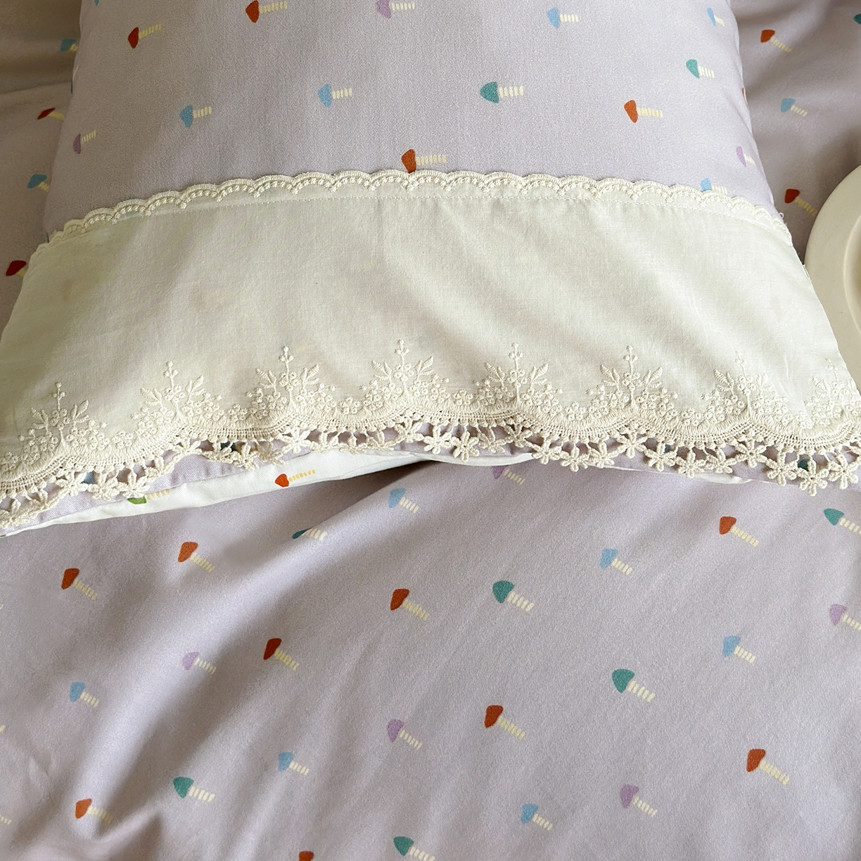 91家纺网 家纺一手货源 找家纺 怡家居 2025新款全棉纯棉磨毛数码印花韩系花边四件套 紫蘑菇