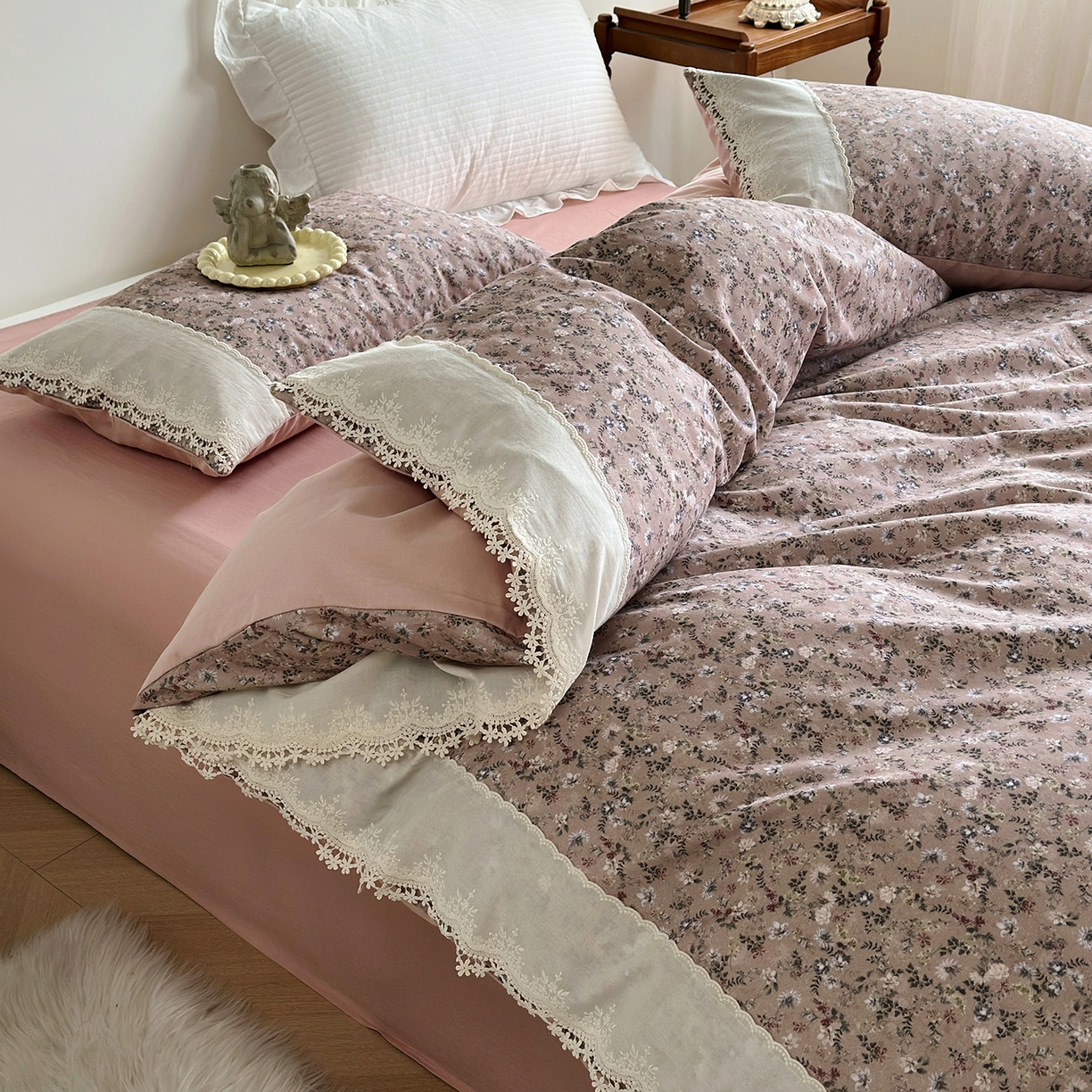 91家纺网 家纺一手货源 找家纺 怡家居 2025新款全棉纯棉磨毛数码印花韩系花边四件套 茵然