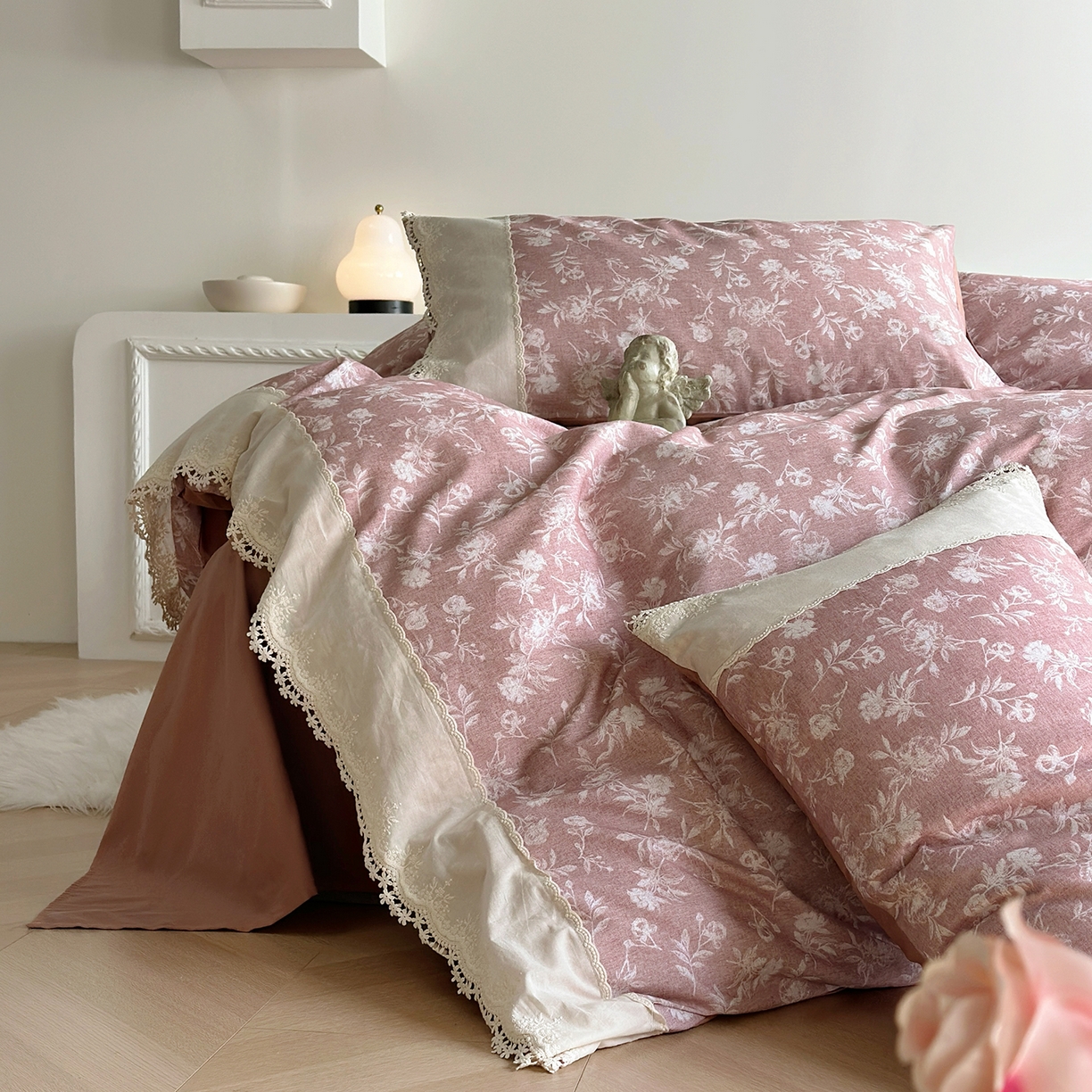 91家纺网 家纺一手货源 找家纺 怡家居 2025新款全棉纯棉磨毛数码印花韩系花边四件套 兰序