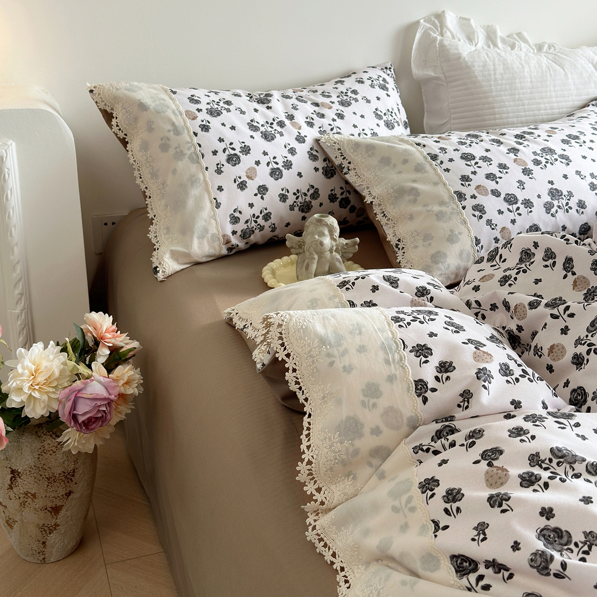 91家纺网 家纺一手货源 找家纺 怡家居 2025新款全棉纯棉磨毛数码印花韩系花边四件套 语棠