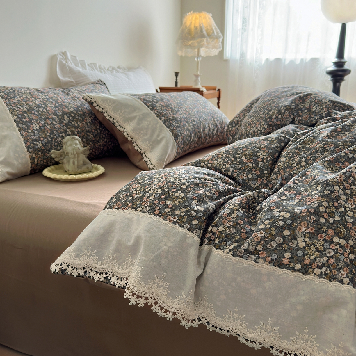 91家纺网 家纺一手货源 找家纺 怡家居 2025新款全棉纯棉磨毛数码印花韩系花边四件套 阑珊