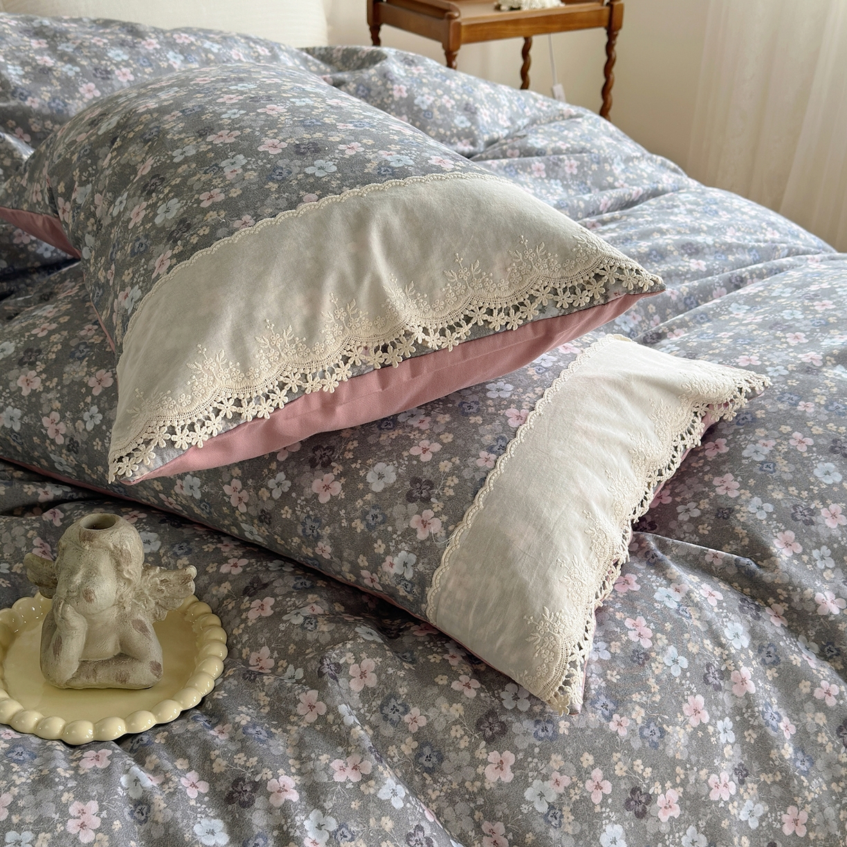 91家纺网 家纺一手货源 找家纺 怡家居 2025新款全棉纯棉磨毛数码印花韩系花边四件套 玛丽亚