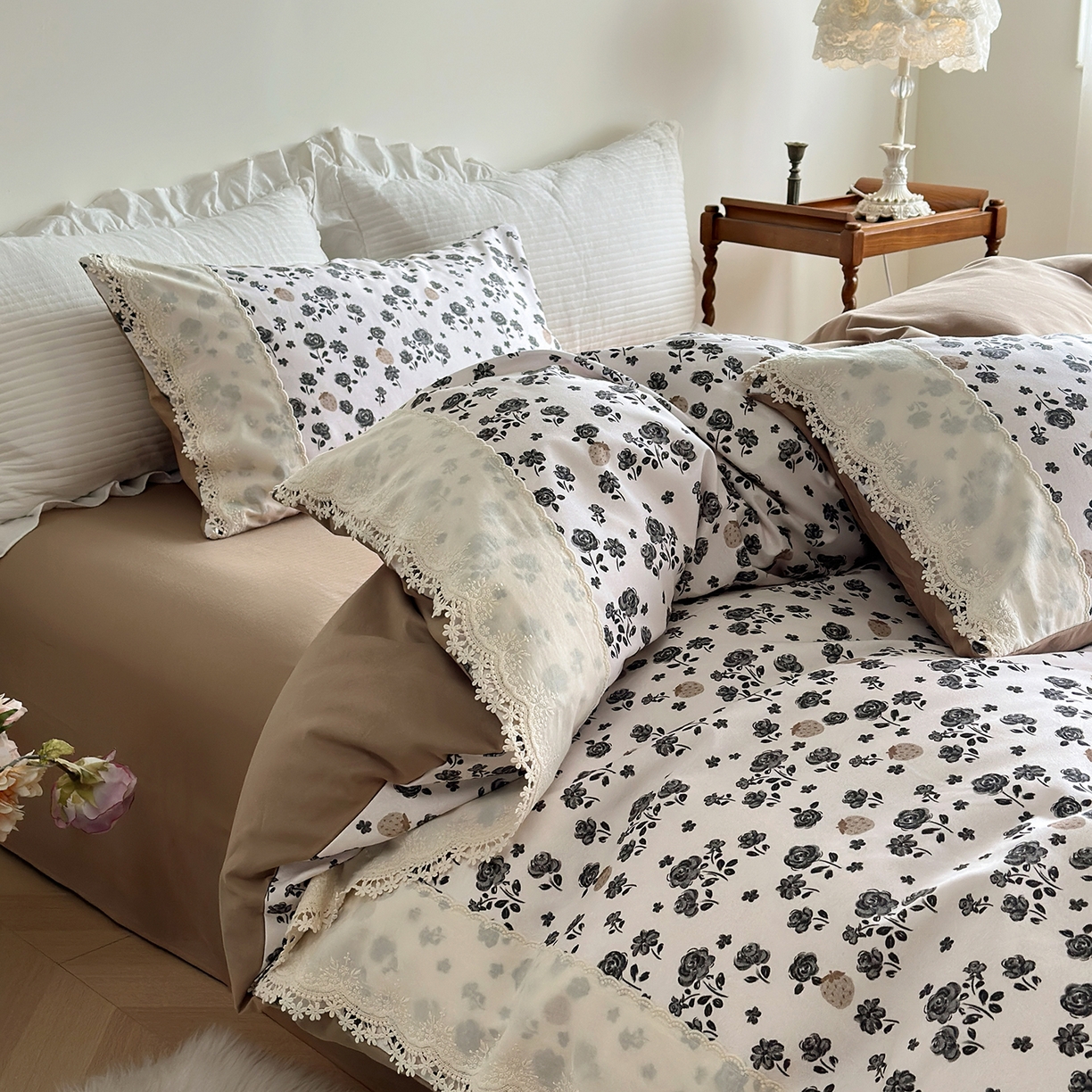 91家纺网 家纺一手货源 找家纺 怡家居 2025新款全棉纯棉磨毛数码印花韩系花边四件套 语棠