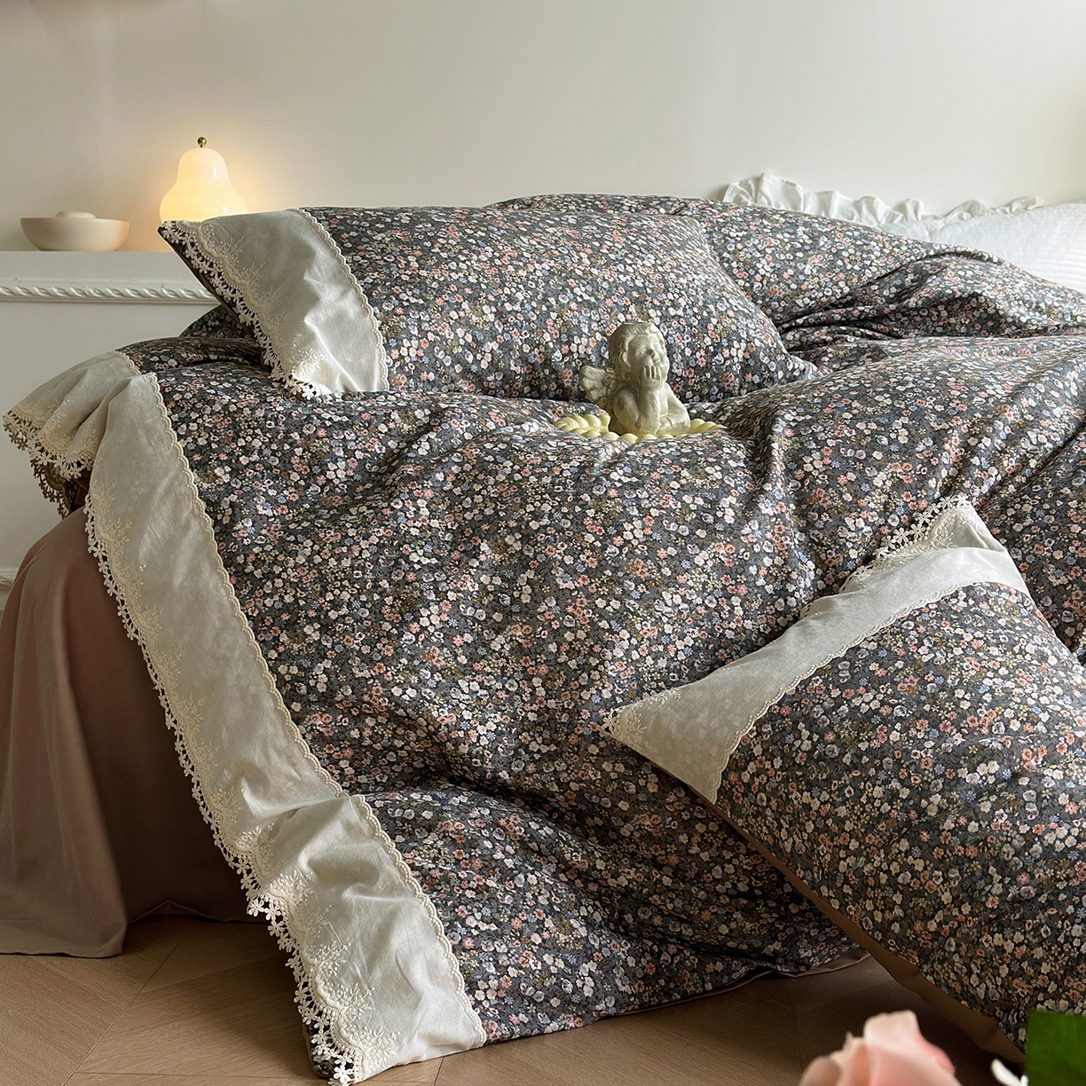 91家纺网 家纺一手货源 找家纺 怡家居 2025新款全棉纯棉磨毛数码印花韩系花边四件套 阑珊